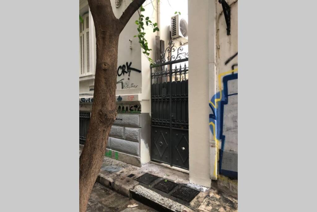 شقة أثينا  في Exarcheia: Independent Ground Floor House. المظهر الخارجي الصورة